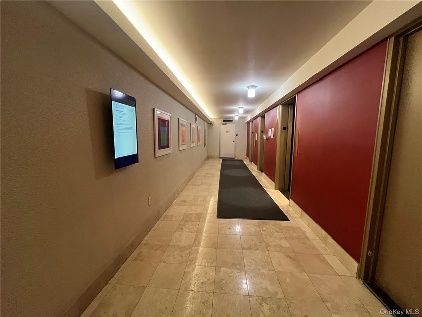 Welcome to the Continental Building. Doorman at the front, Built - photo 21