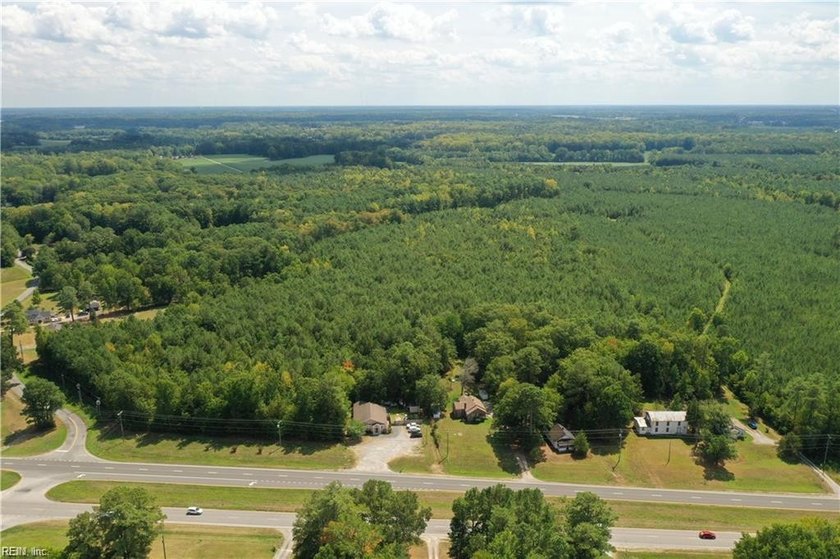 Prime commercial opportunity on a high-visibility corner in - photo 3