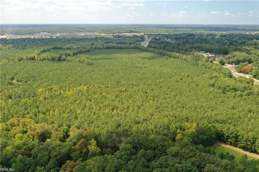 Prime commercial opportunity on a high-visibility corner in - photo 6