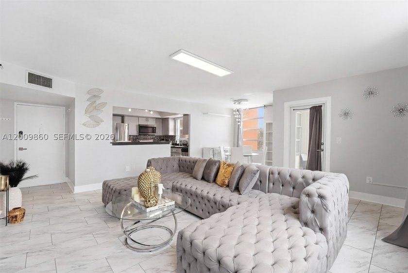 Beautifully updated 2-bedroom, 2-bathroom residence offering - photo 8