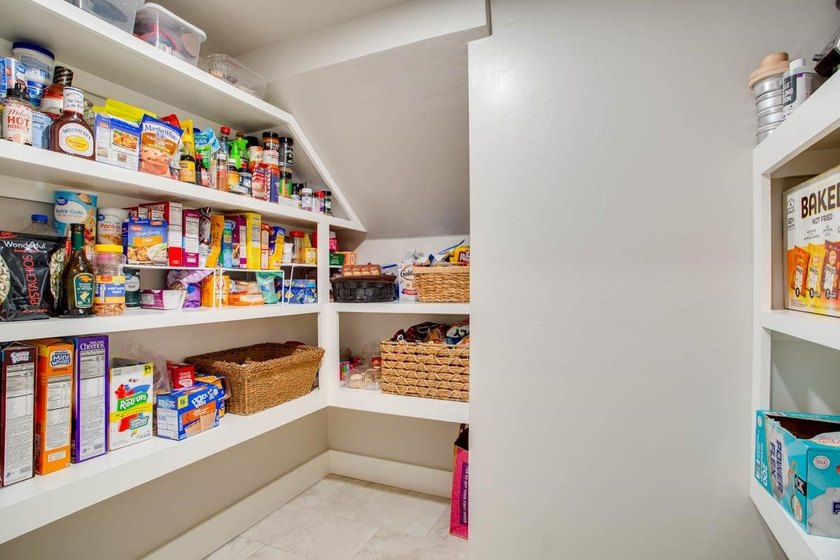 Welcome home to this beautifully designed 4-bedroom, 3-bathroom - photo 22