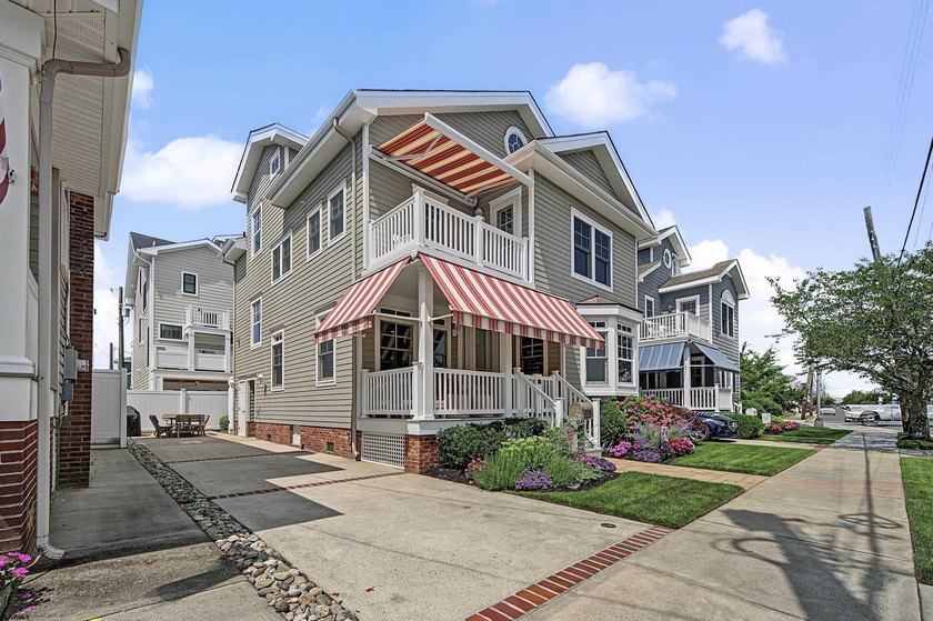 CUSTOM LEEDS-BUILT HOME JUST TWO BLOCKS TO THE BEACH! Built in - photo 2