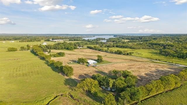 Discover peaceful country living just minutes from Lake Hudson - photo 29
