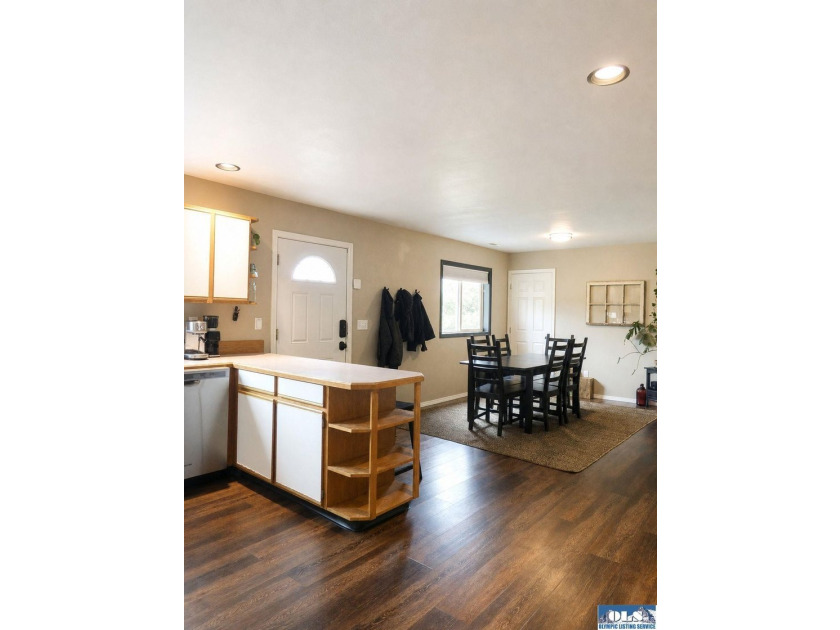 Tucked among mature trees and lovingly maintained, this inviting - photo 34