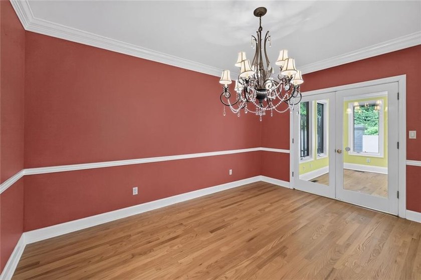 Location, Location, Location! Welcome to Chastain Place, an - photo 4