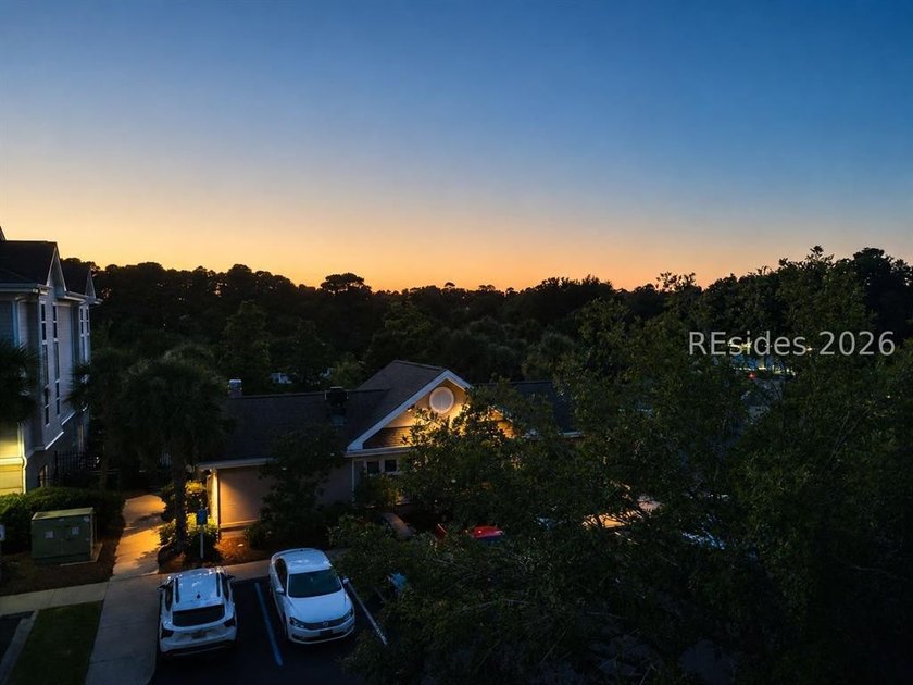 Top-floor 2 bed, 2 bath condo with stunning views overlooking - photo 2