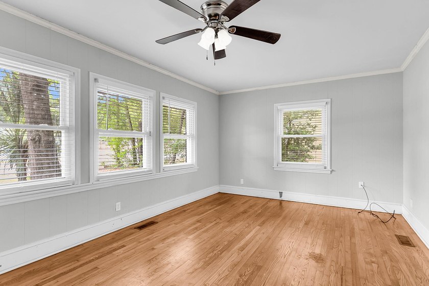 Unlock the potential of this 3-bedroom, 2-bathroom property - photo 4