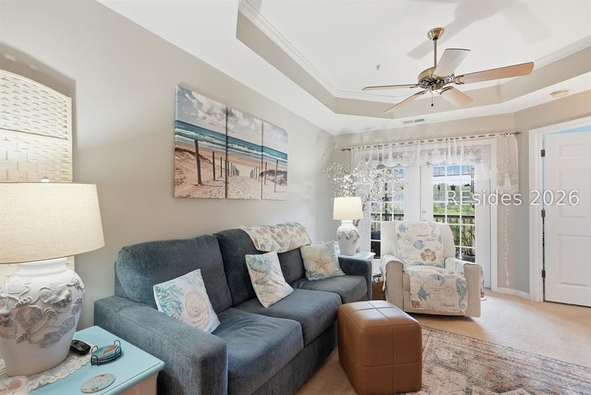 Top-floor 2 bed, 2 bath condo with stunning views overlooking - photo 5