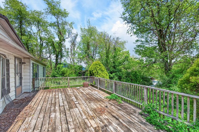 Welcome to 6135 Parrott Mountain Road! Conveniently located in - photo 4