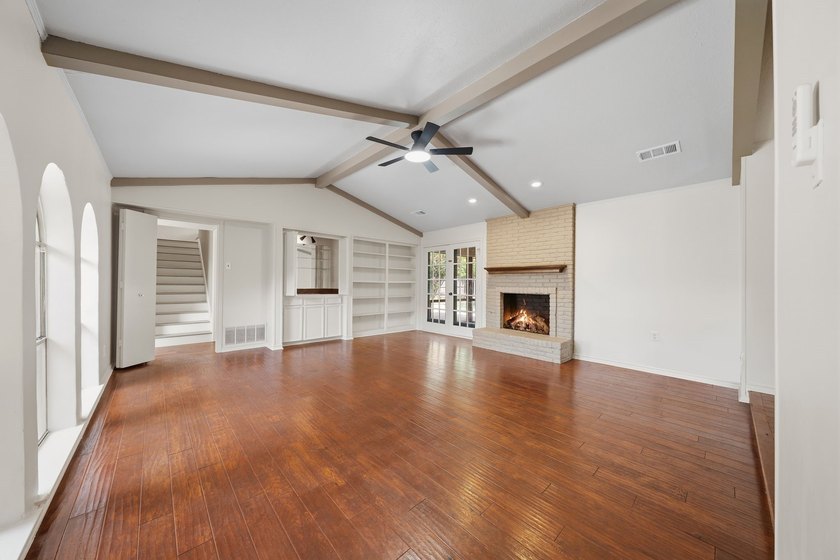 Nestled in the heart of highly sought-after Canyon Creek, this - photo 7