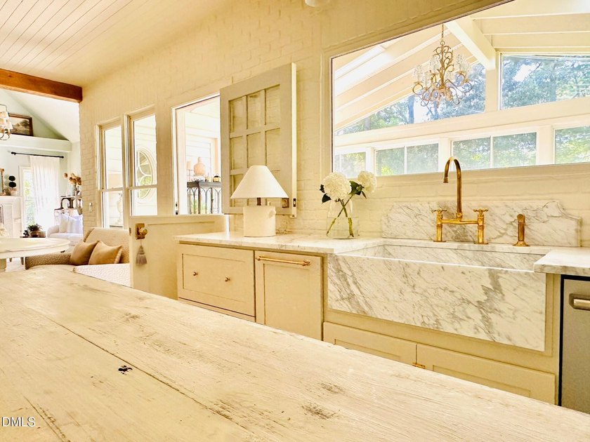 A unique opportunity to acquire a furnished luxury turn-key home - photo 18