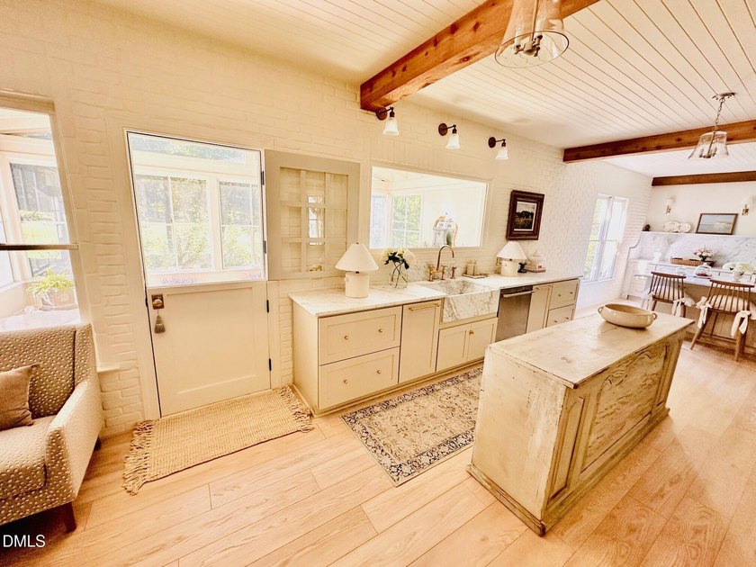 A unique opportunity to acquire a furnished luxury turn-key home - photo 21