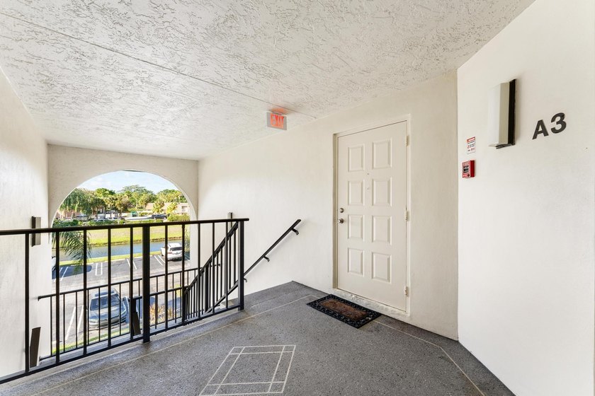 Welcome to this beautifully updated 2 bedroom, 2 bathroom top - photo 4