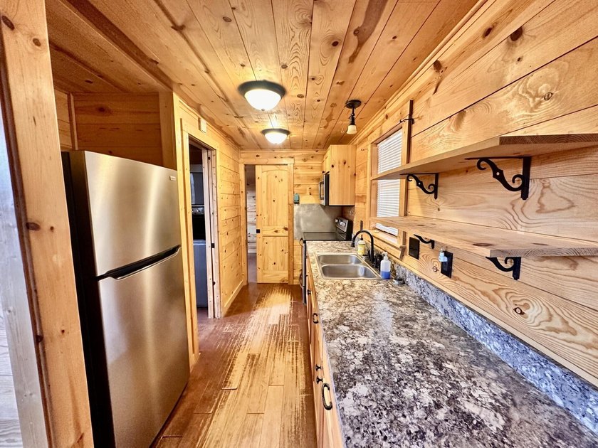 Charming West Texas Homestead. Move in Ready. Cabin with Wood - photo 3