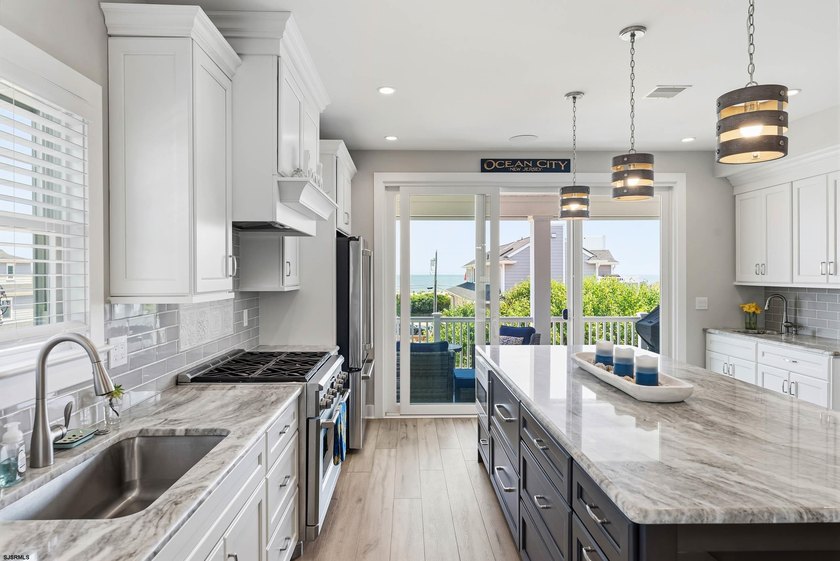 Exceptional ocean views and a premier Gardens location set the - photo 10