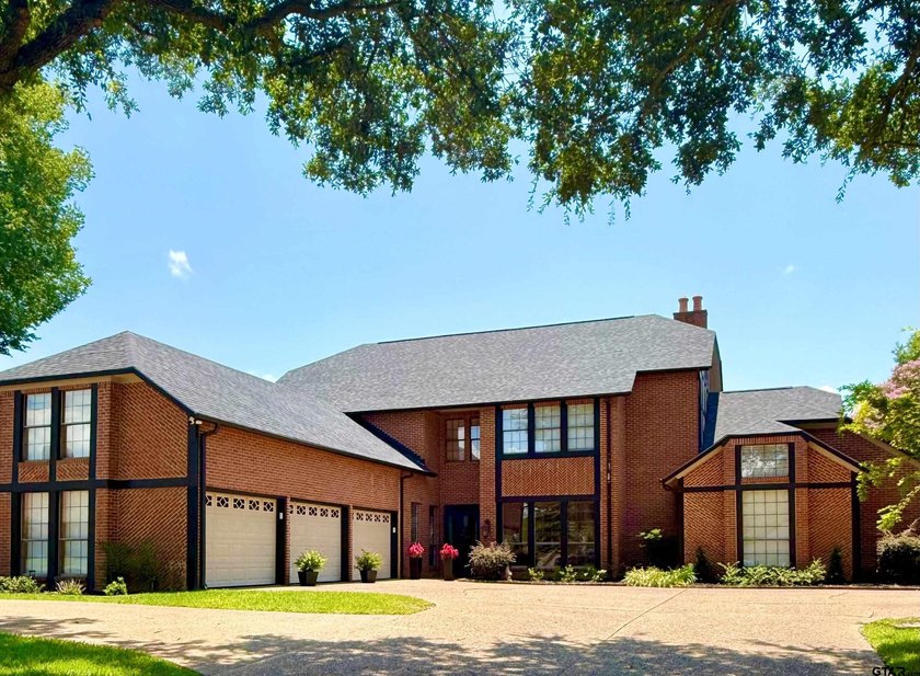 Completely refreshed and move-in ready, this exceptional - photo 2