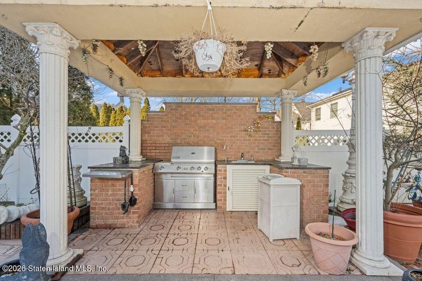 Nestled on a quiet, private block, this beautifully maintained - photo 29