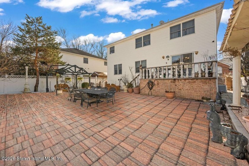 Nestled on a quiet, private block, this beautifully maintained - photo 31