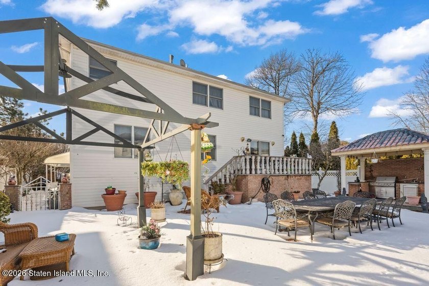 Nestled on a quiet, private block, this beautifully maintained - photo 34