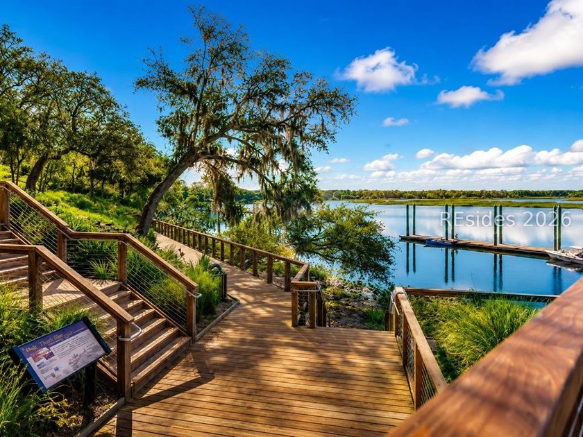 Rare opportunity to own a beautifully high-end renovated corner - photo 5