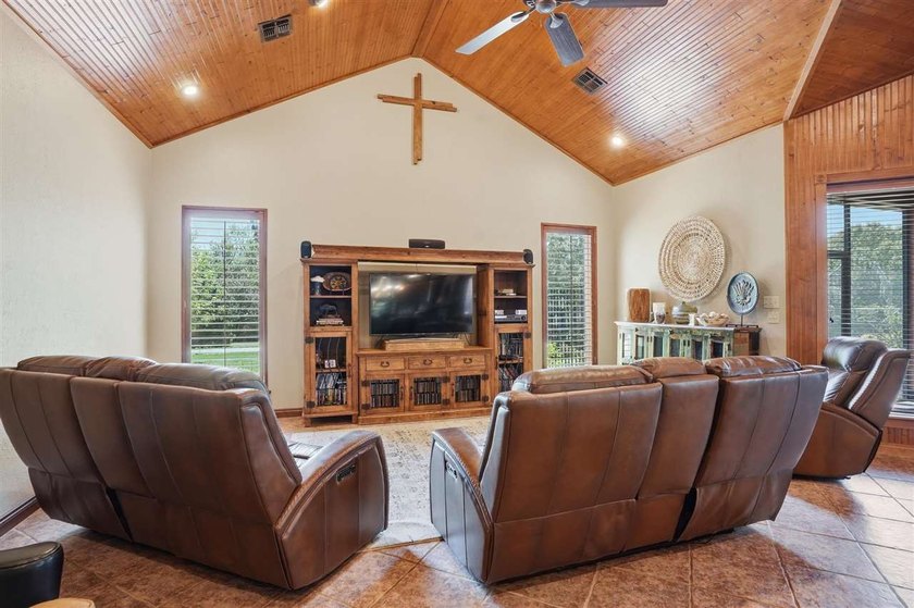 With exceptional views of the Wichita Mountains and just a - photo 11