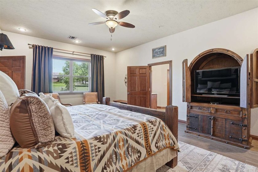 With exceptional views of the Wichita Mountains and just a - photo 18