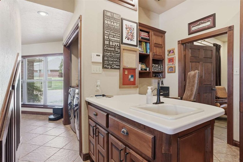 With exceptional views of the Wichita Mountains and just a - photo 31