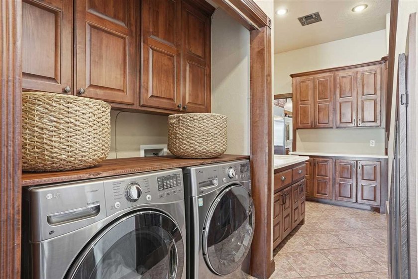 With exceptional views of the Wichita Mountains and just a - photo 32