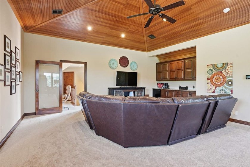 With exceptional views of the Wichita Mountains and just a - photo 34