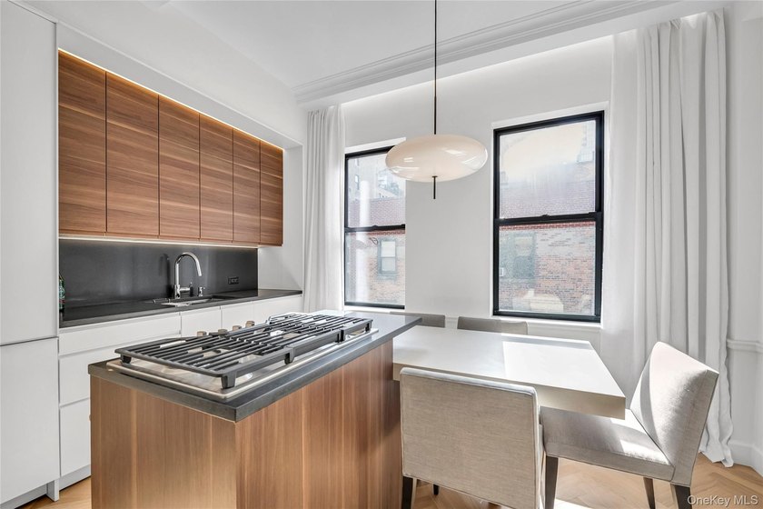 18 West 70 Street Apt 9H | New York, NY 10023 1 Bed 1,5 Baths in - photo 5
