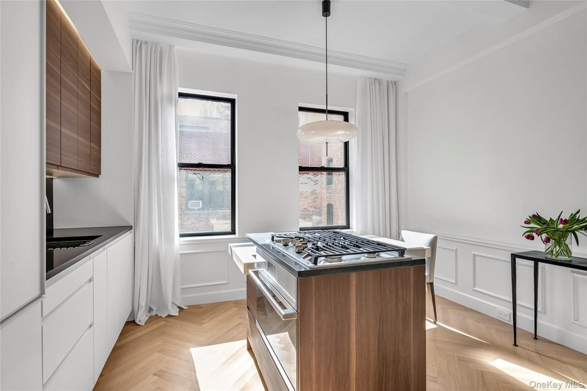 18 West 70 Street Apt 9H | New York, NY 10023 1 Bed 1,5 Baths in - photo 7