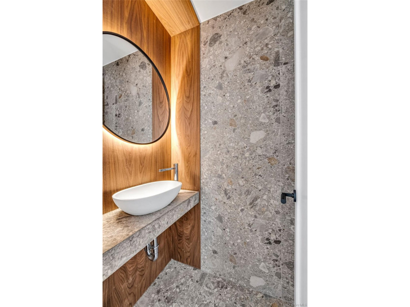 18 West 70 Street Apt 9H | New York, NY 10023 1 Bed 1,5 Baths in - photo 8