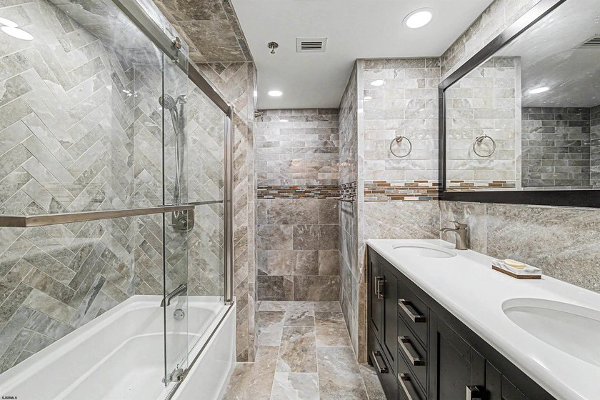 Prepare to be WOWED by this beautifully renovated one bedroom, 1 - photo 3