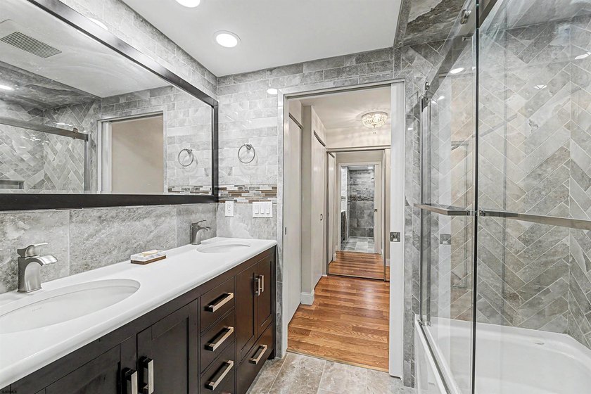 Prepare to be WOWED by this beautifully renovated one bedroom, 1 - photo 5