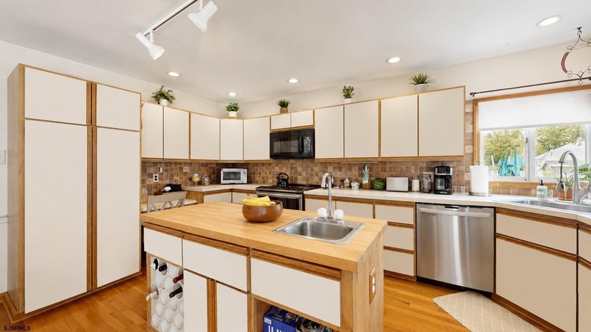 Opportunity to own on an extremely desirable block in Ventnor - photo 5