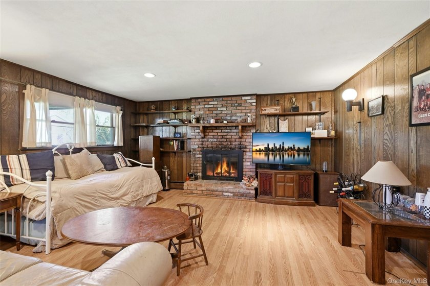 Welcome to 19 Duke Place! This is a beautifully maintained home - photo 33
