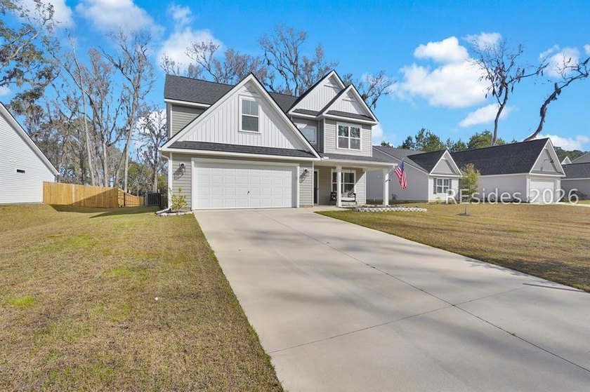 Welcome to 121 Teal Bluff Boulevard! A beautifully maintained - photo 2