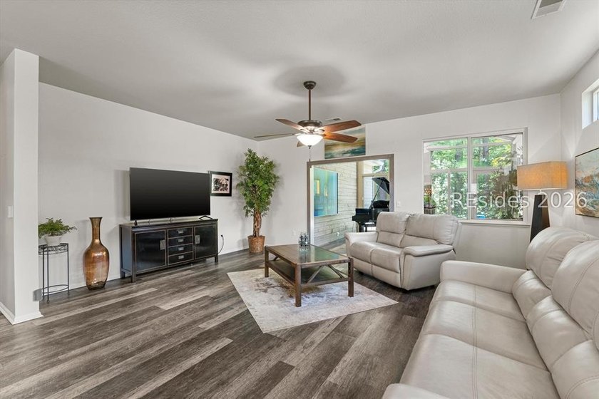 Welcome to this beautifully updated Andover Cottage in Sun City - photo 4