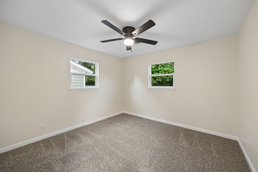 Investor opportunity! Don't miss your chance to own two homes - photo 10
