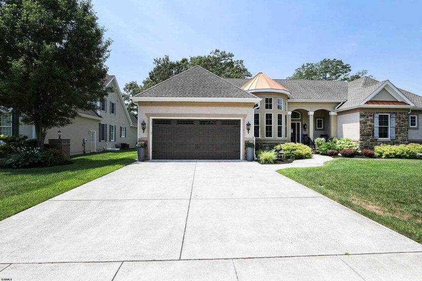 Welcome to this exquisite Pine model ranch, offering 3 bedrooms - photo 3
