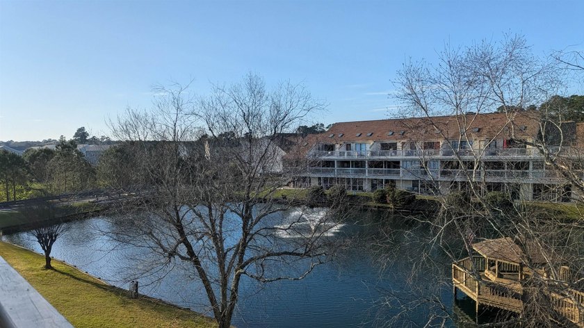 PRICE IMPROVEMENT!!! Welcome to Fairwood Lakes! This spacious - photo 3