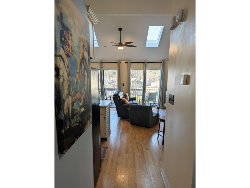PRICE IMPROVEMENT!!! Welcome to Fairwood Lakes! This spacious - photo 4