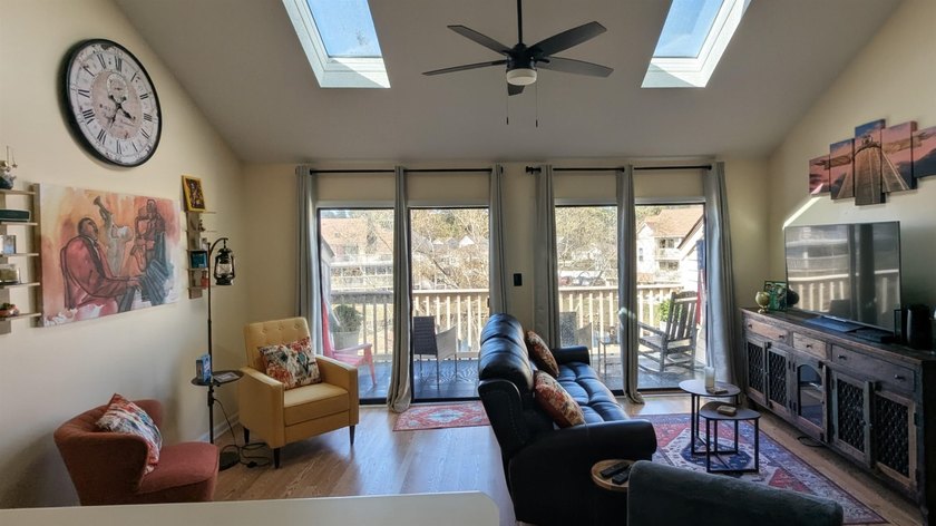 PRICE IMPROVEMENT!!! Welcome to Fairwood Lakes! This spacious - photo 5