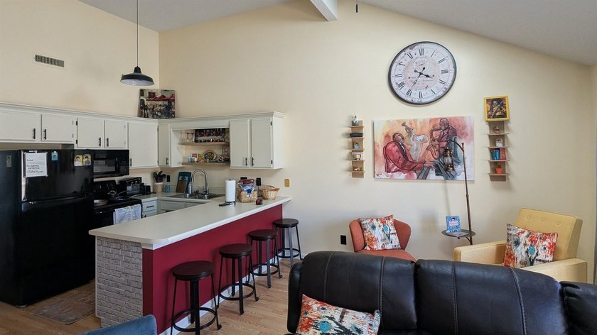PRICE IMPROVEMENT!!! Welcome to Fairwood Lakes! This spacious - photo 8