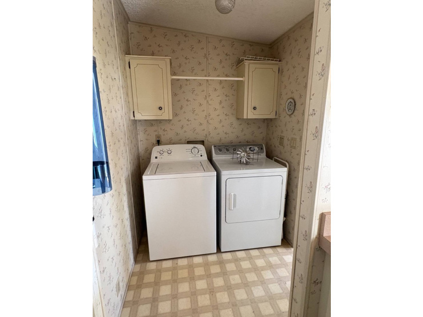 Well maintained, fully furnished home with washer and dryer - photo 11