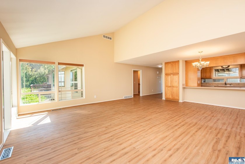 Welcome to this beautifully updated condo on desirable Hilltop - photo 11