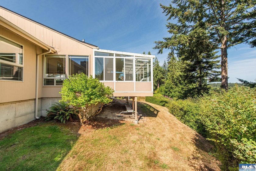 Welcome to this beautifully updated condo on desirable Hilltop - photo 35