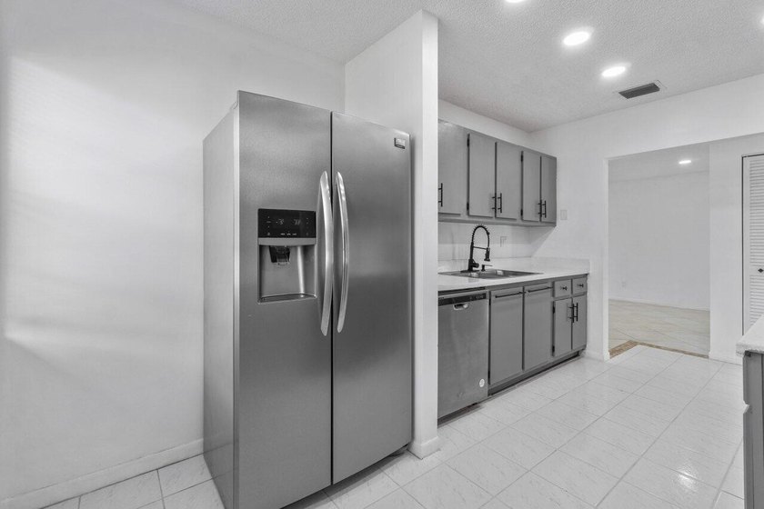 A perfect blend of comfort &amp; style beautifully maintained - photo 11