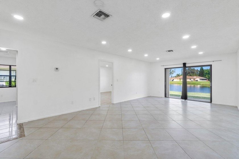 A perfect blend of comfort &amp; style beautifully maintained - photo 13