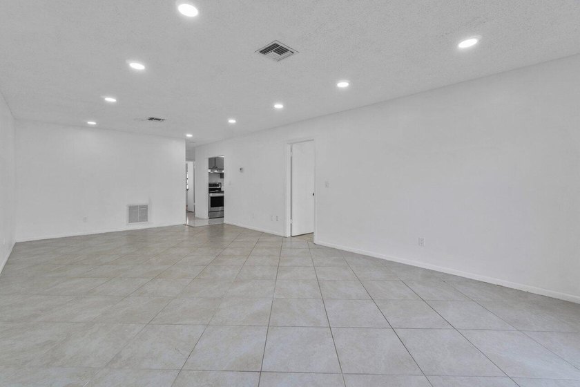 A perfect blend of comfort &amp; style beautifully maintained - photo 14